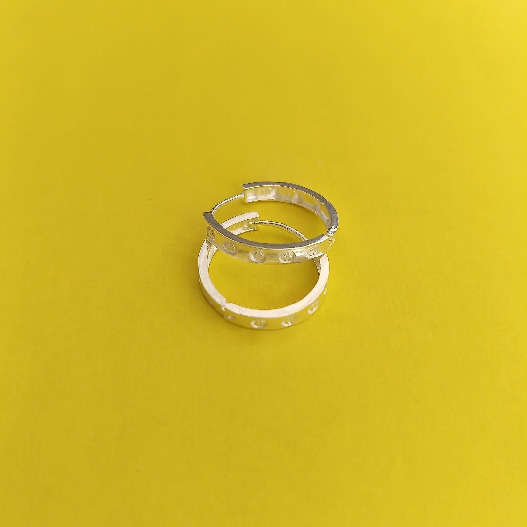 ARETES ARRACADAS FIG TORNILLOS PLATA .925 2.63 GR (NUEVO)