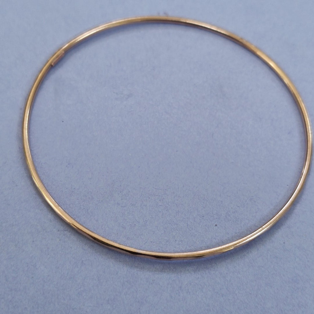 PULSERA RIGIDA ORO 10 K 1.9 GRMS (SEMINUEVO)
