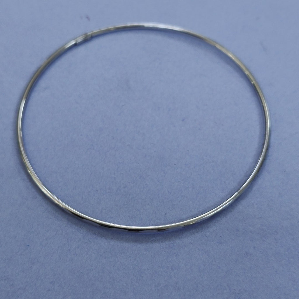 PULSERA RIGIDA ORO BLANCO 10 K 1.9 GRMS (SEMINUEVO)