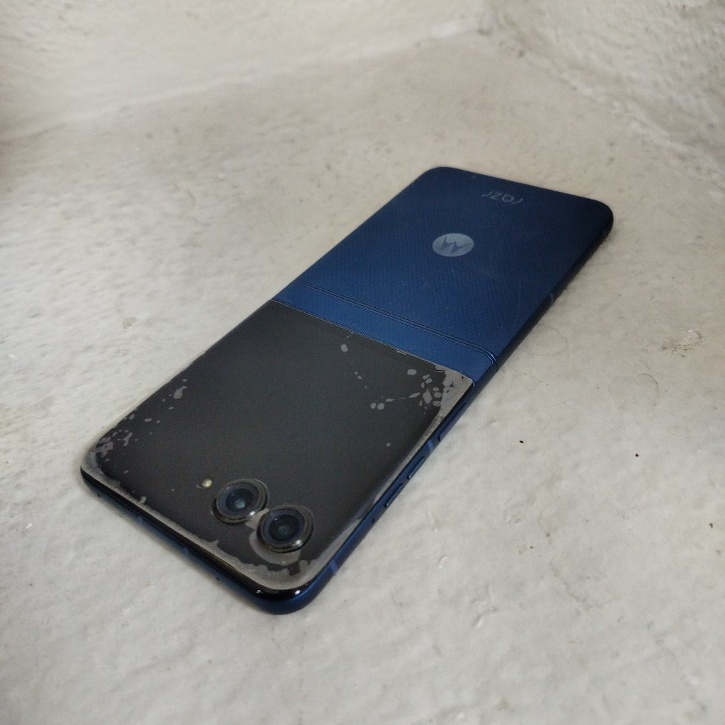 CELULAR MOTOROLA RAZR 60 XT2553-1 (2025) 512 GB 12 GB RAM (SEMINUEVO)