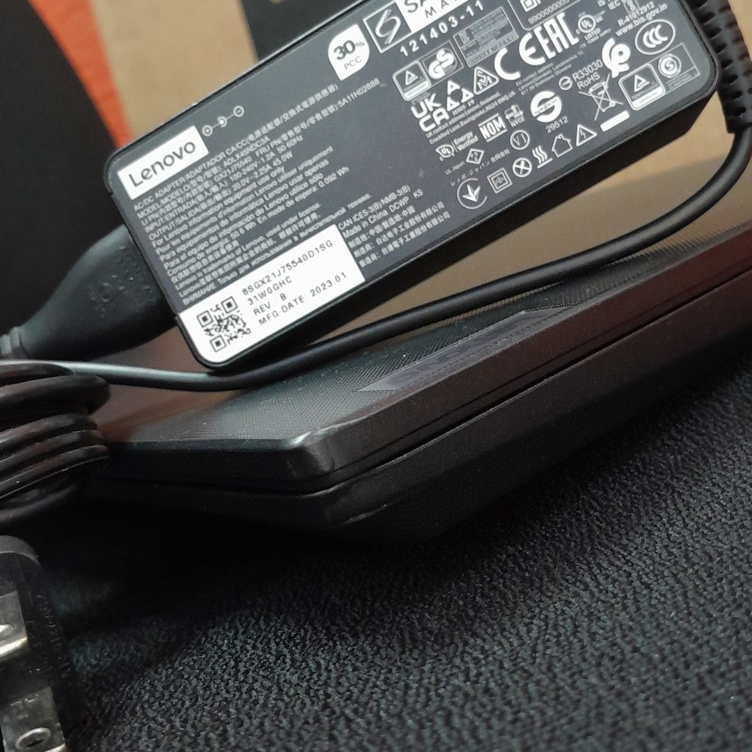 LAPTOP LENOVO V14 G2 IJL (2023) 128 GB SSD 4 GB RAM (SEMINUEVO)