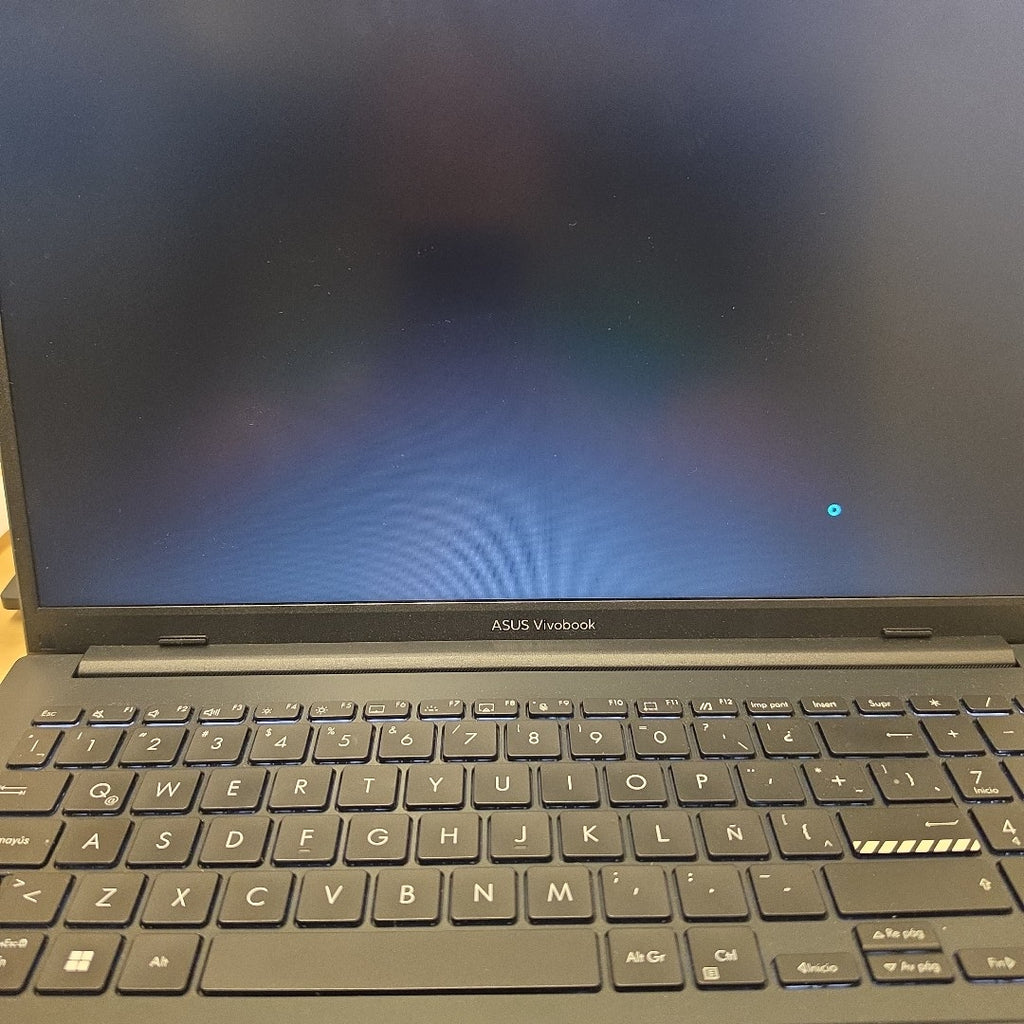 LAPTOP ASUS VIVOBOOK GO 15 E1504FA-NJ1561W (2025) 1 TB SSD 8 GB RAM (SEMINUEVO)