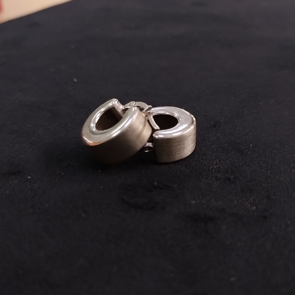 ARRACADAS PAR ORO BLANCO 14 K 3 GRMS (SEMINUEVO)