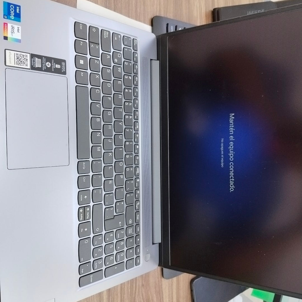 LAPTOP LENOVO IDEAPAD SLIM 3 15IRU8 (2023) 1 TB SSD 16 GB RAM (SEMINUEVO)
