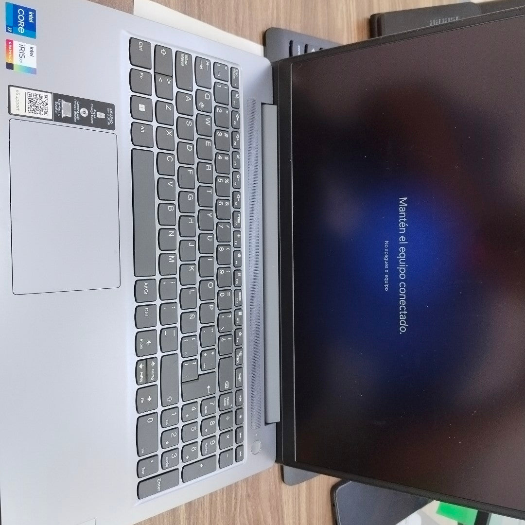 LAPTOP LENOVO IDEAPAD SLIM 3 15IRU8 (2023) 1 TB SSD 16 GB RAM (SEMINUEVO)