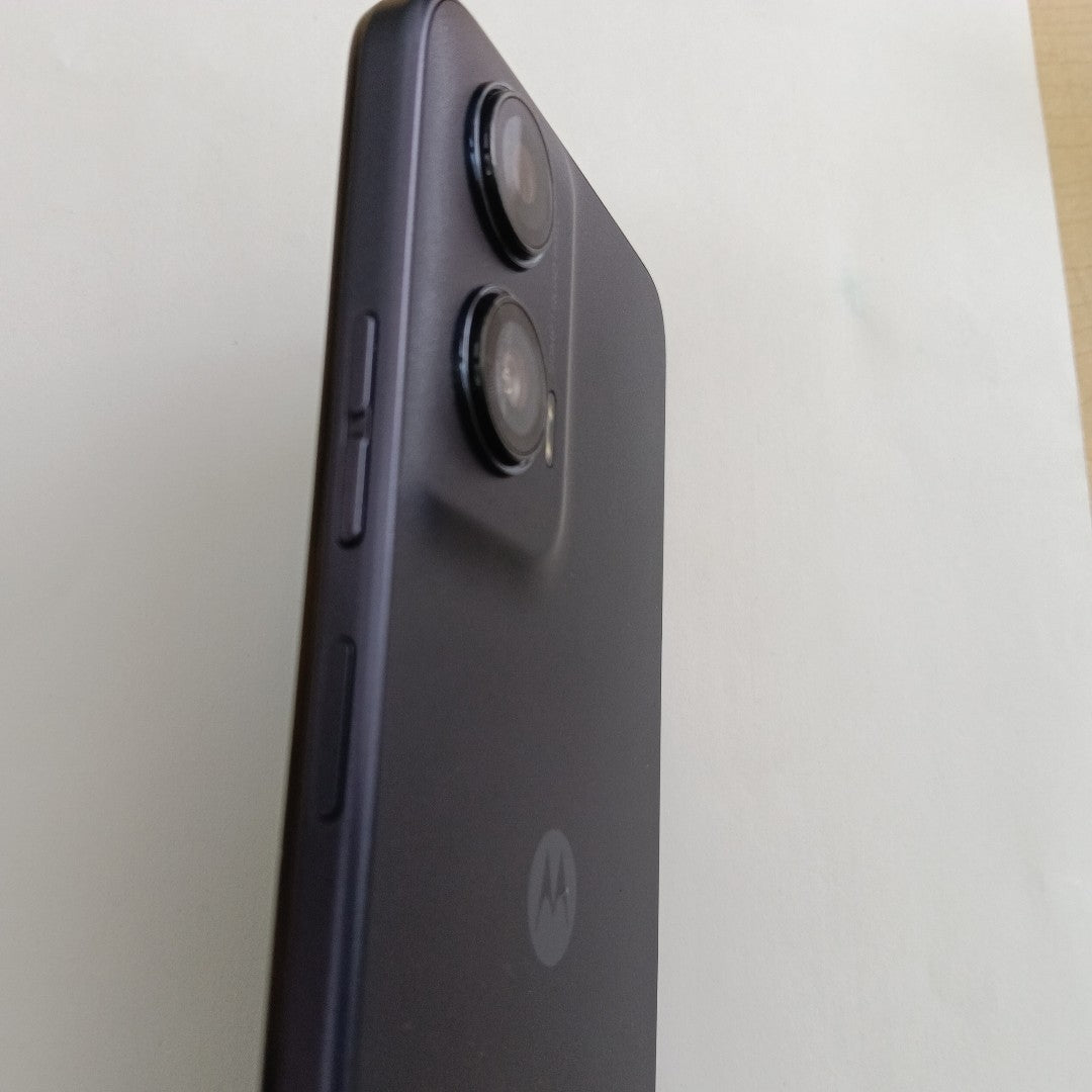 CELULAR MOTOROLA MOTO G35 XT2433-5 (2024) 256 GB 8 GB RAM (SEMINUEVO)