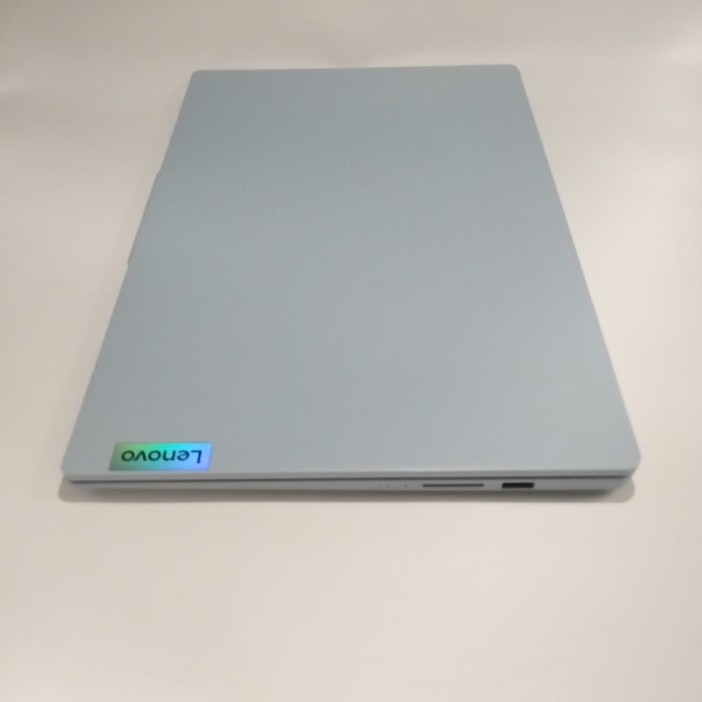 LAPTOP LENOVO IDEAPAD SLIM 3 15IAN8 (2024) 256 GB SSD 8 GB RAM (SEMINUEVO)