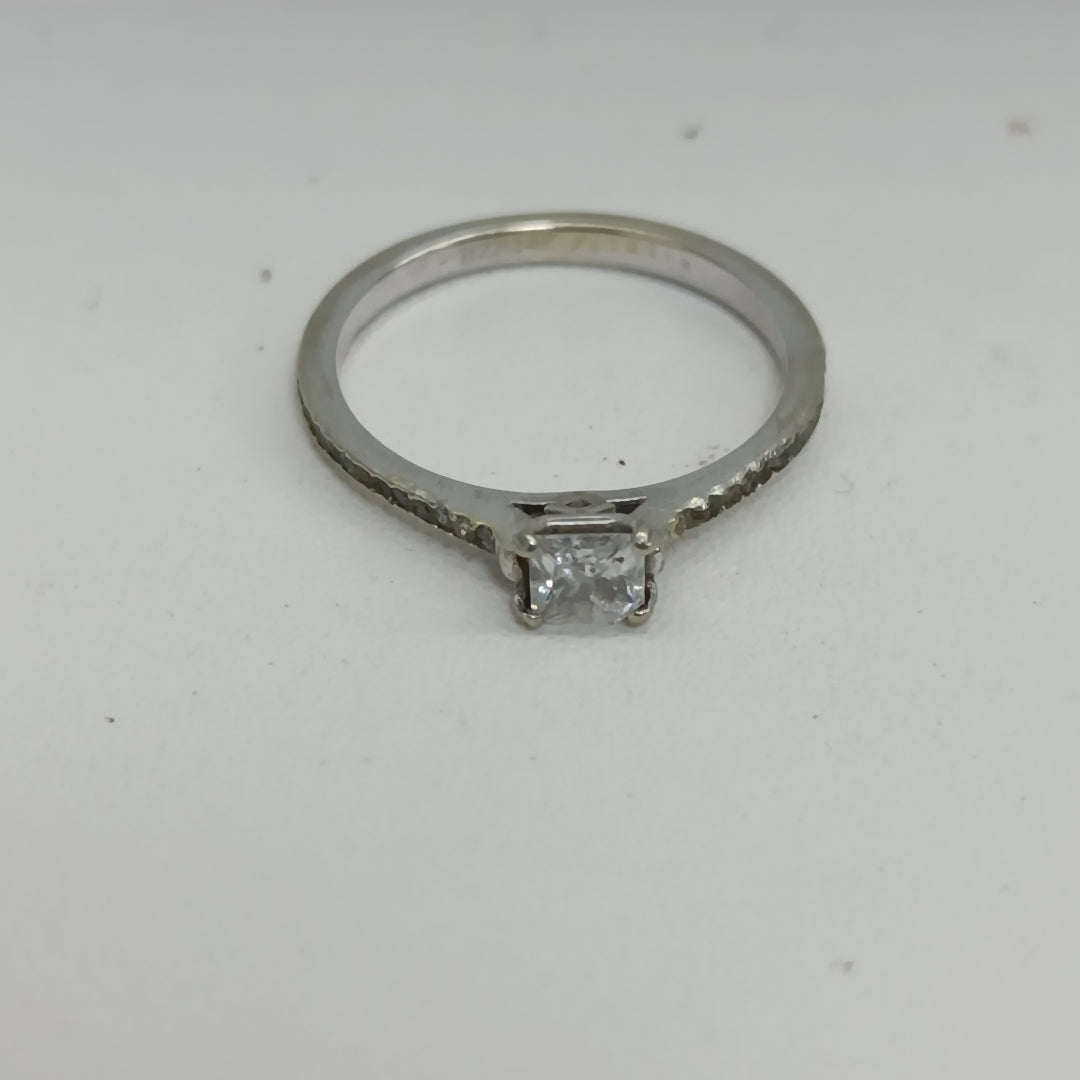 SOLITARIO ORO 14 K 2 GRMS (SEMINUEVO)