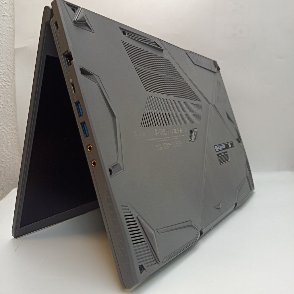 LAPTOP MSI THIN 15 B12UC-2442MX (2024) 512 GB SSD 16 GB RAM (SEMINUEVO)