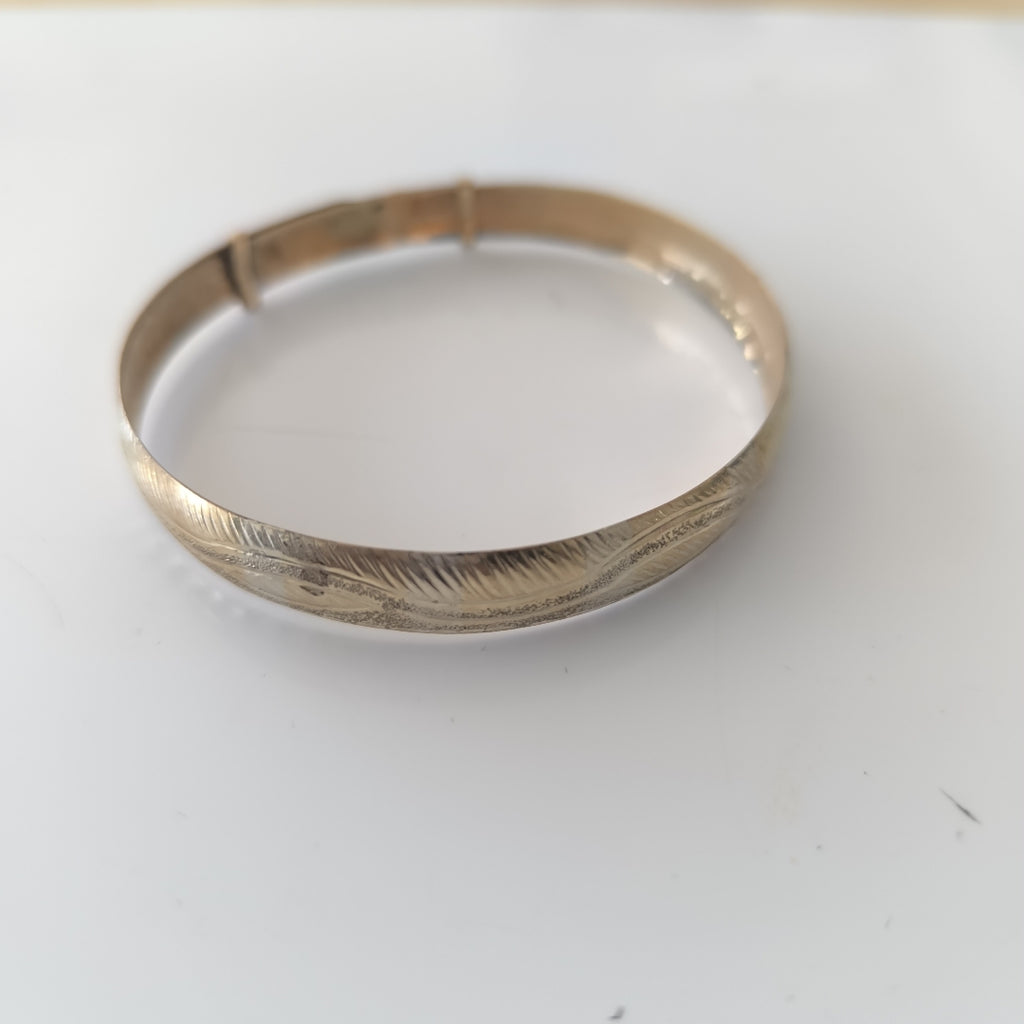 PULSERA RIGIDA ORO 10 K 7.9 GRMS (SEMINUEVO)