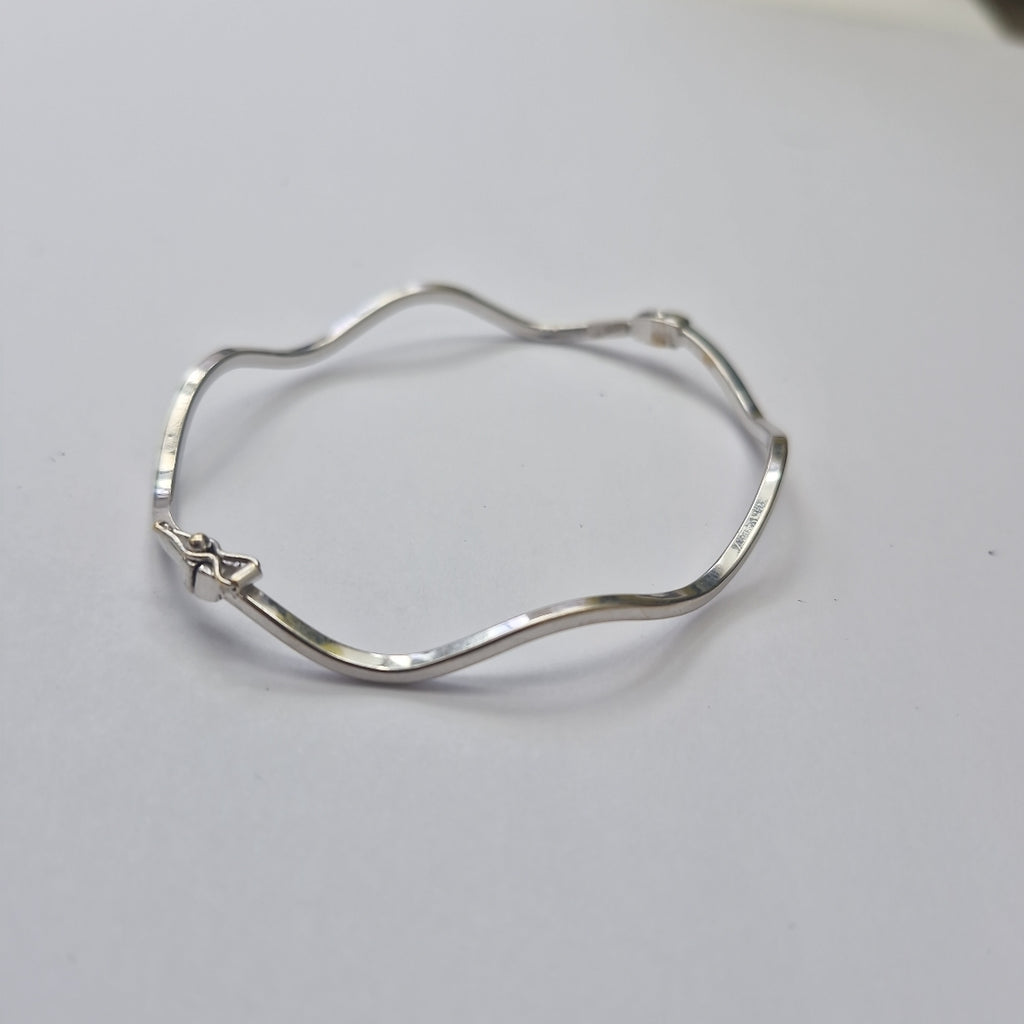 PULSERA RIGIDA ORO BLANCO 14 K 3.4 GRMS (SEMINUEVO)