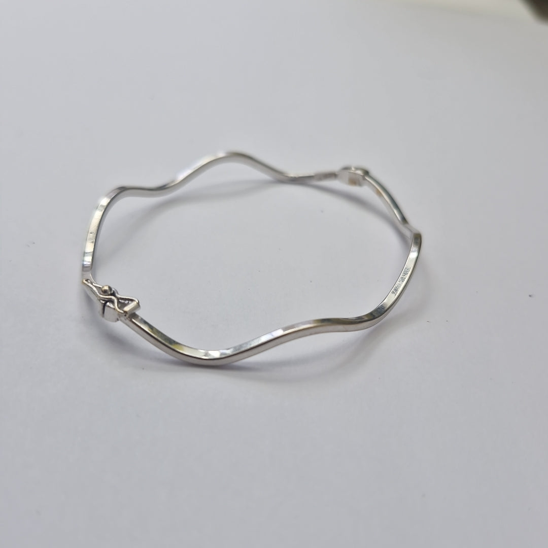 PULSERA RIGIDA ORO BLANCO 14 K 3.4 GRMS (SEMINUEVO)