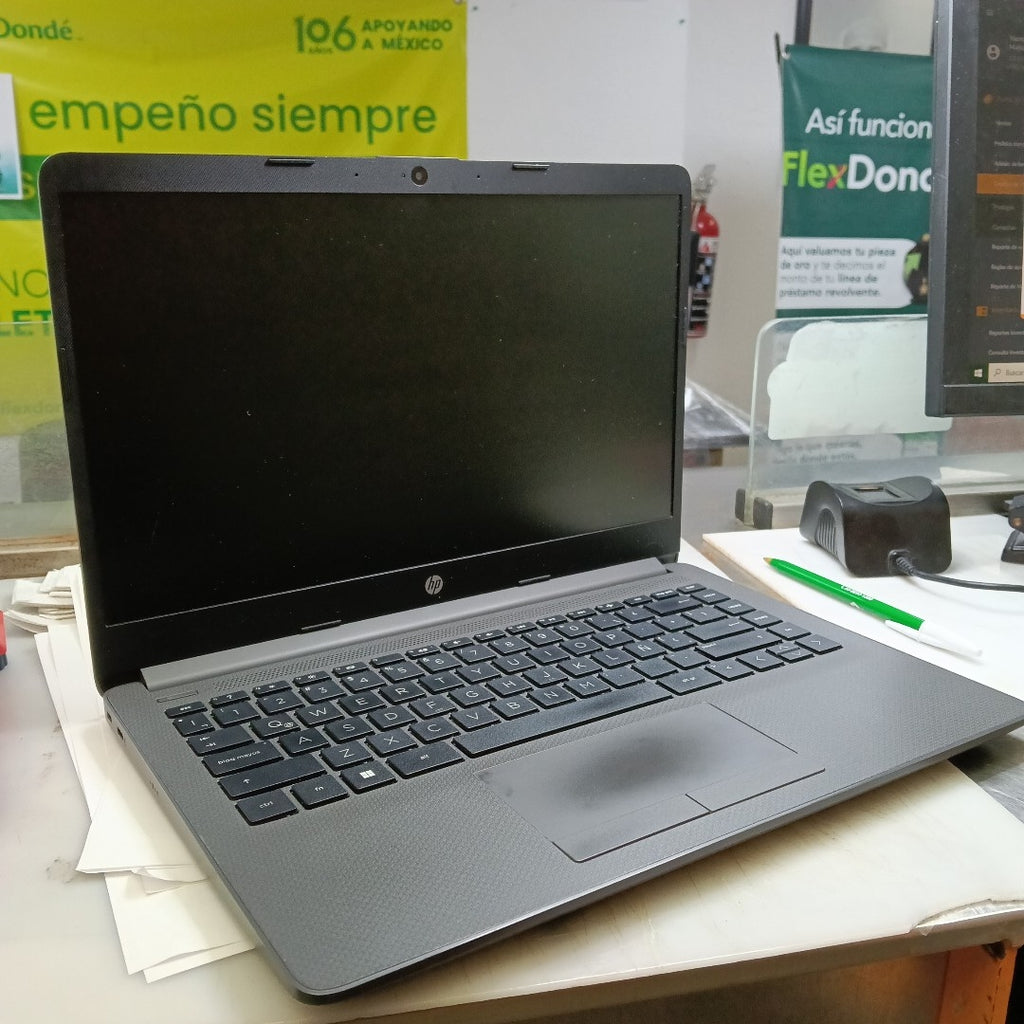 LAPTOP HP 245 G9 (2023) 256 GB SSD 8 GB RAM (SEMINUEVO)