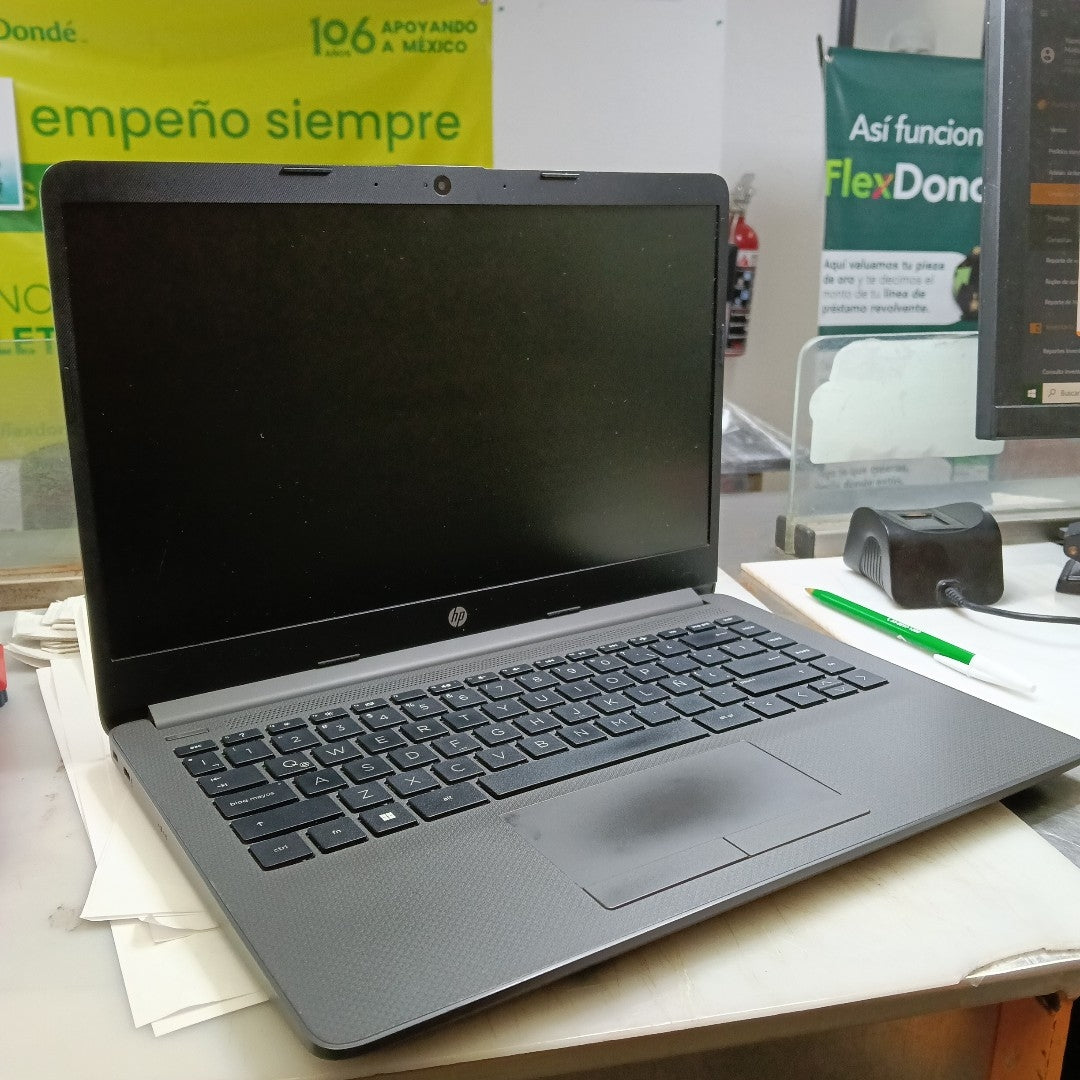 LAPTOP HP 245 G9 (2023) 256 GB SSD 8 GB RAM (SEMINUEVO)