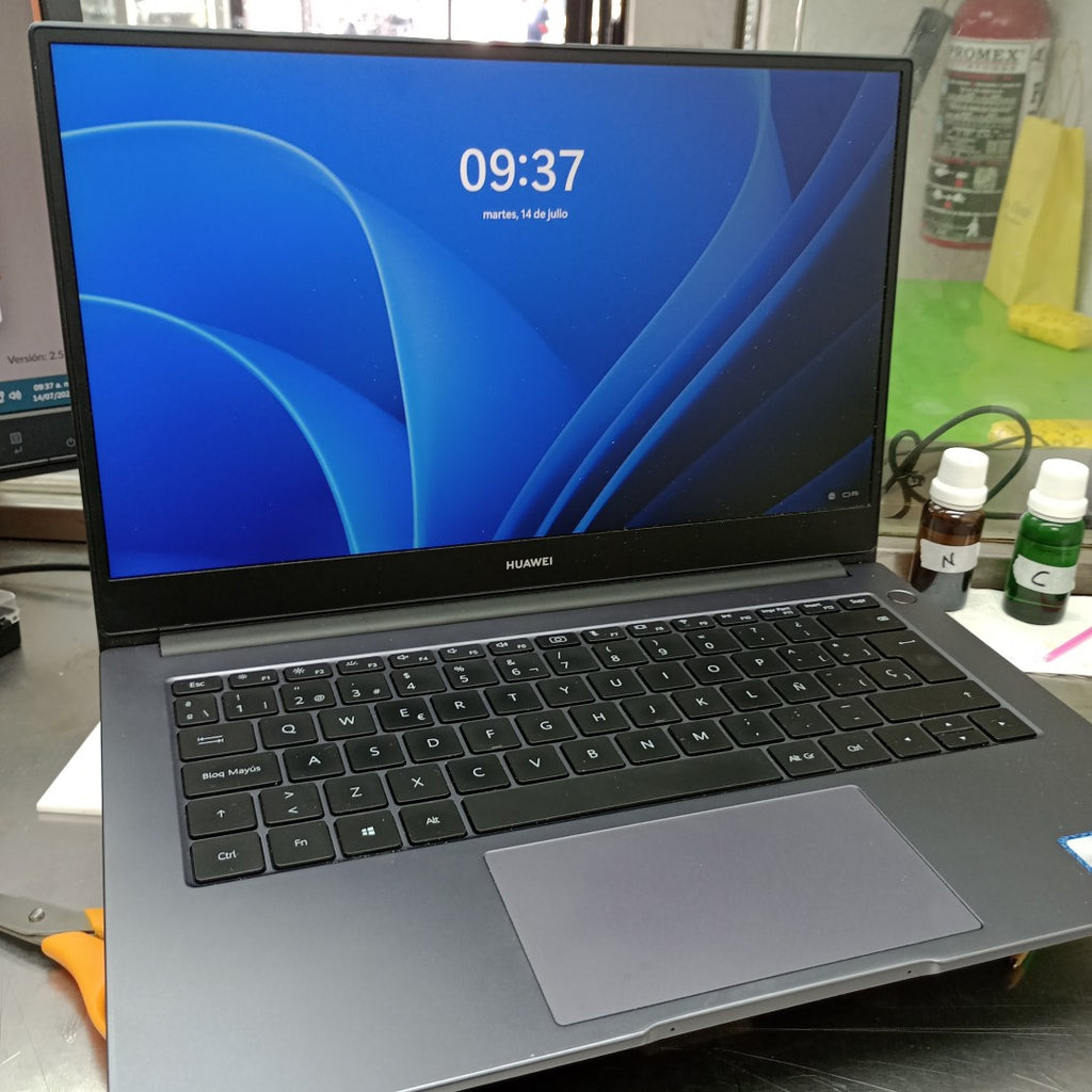 LAPTOP HUAWEI MATEBOOK D14 MDF-X (2024) 512 GB SSD 8 GB RAM (SEMINUEVO)