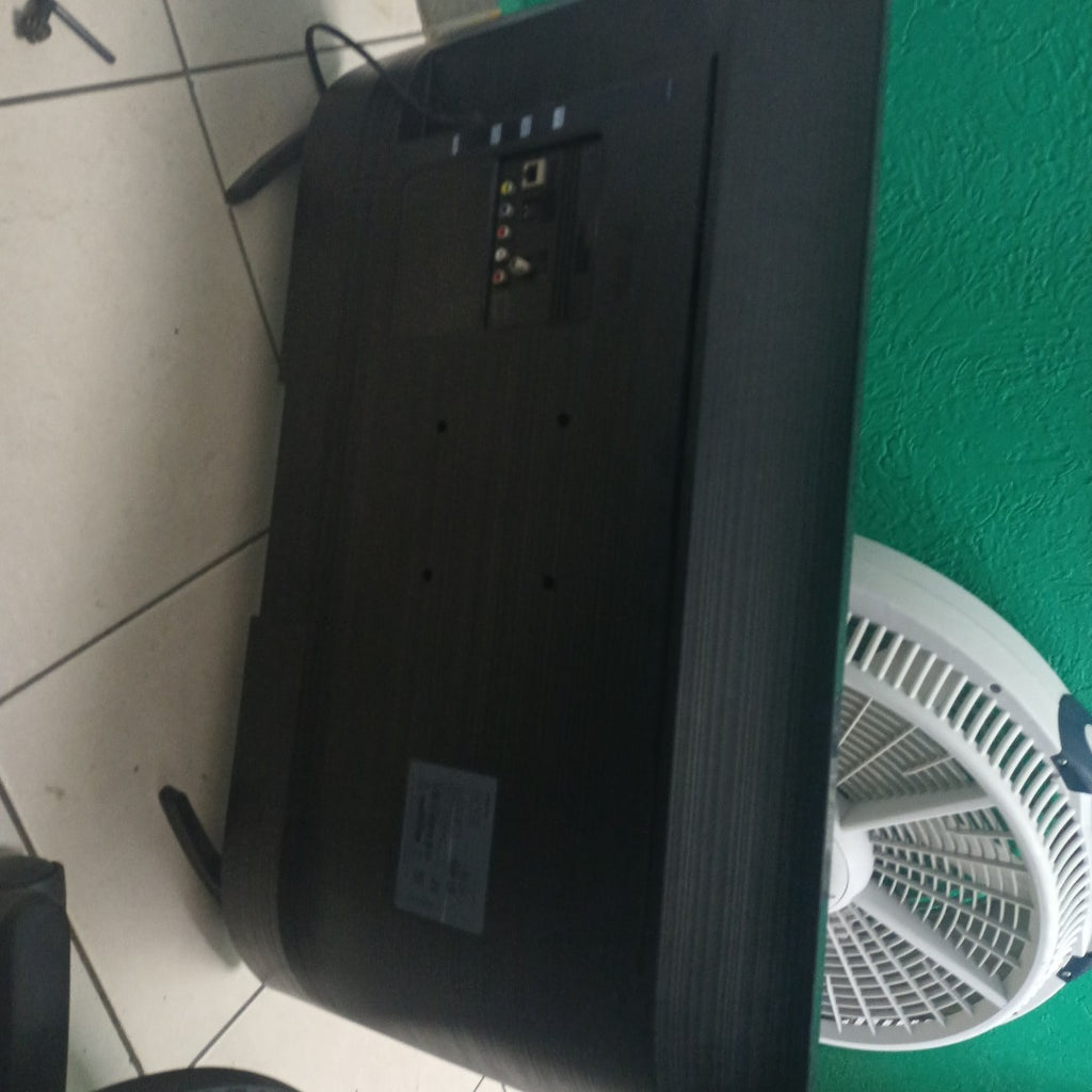 PANTALLA SAMSUNG UN32T4300AF (2020) 32" LED HD (SEMINUEVO)