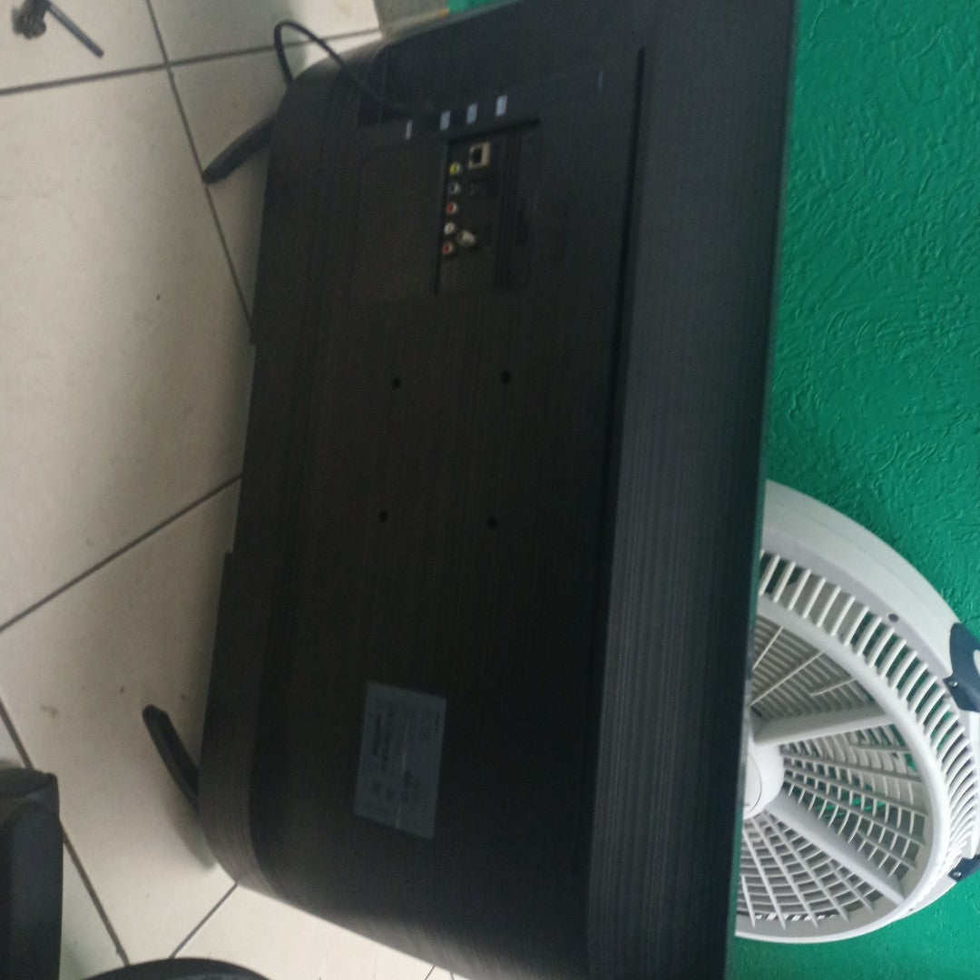 PANTALLA SAMSUNG UN32T4300AF (2020) 32" LED HD (SEMINUEVO)