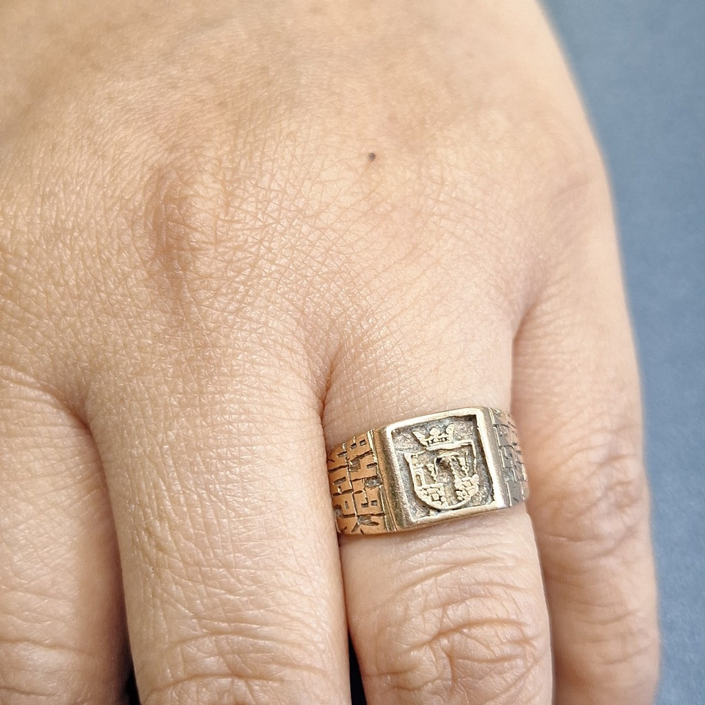 ANILLO DE GRADUACIÓN ORO 8 K 4,30 GRMS (SEMINUEVO)