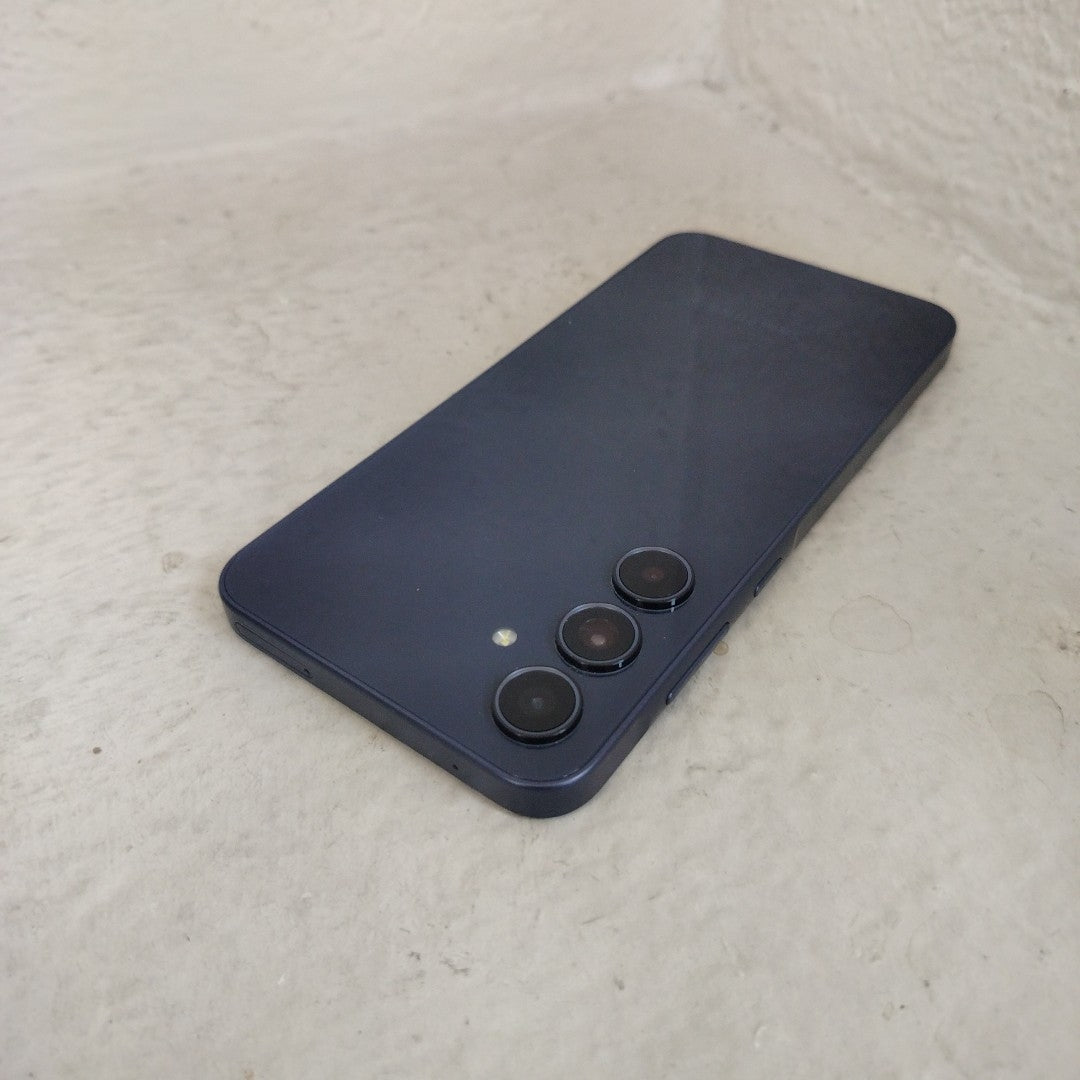 CELULAR SAMSUNG GALAXY A35 5G SM-A356E (2024) 128 GB 6 GB RAM (SEMINUEVO)