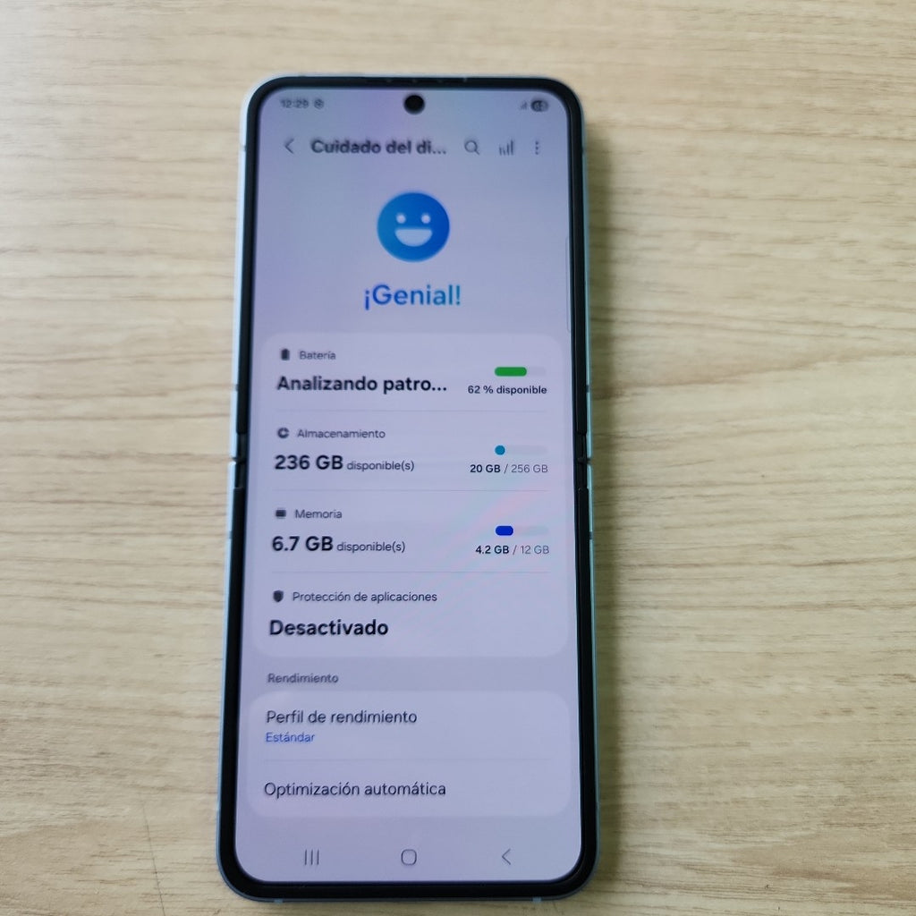 CELULAR SAMSUNG GALAXY Z FLIP6 SM-F741B (2024) 256 GB 12 GB RAM (SEMINUEVO)