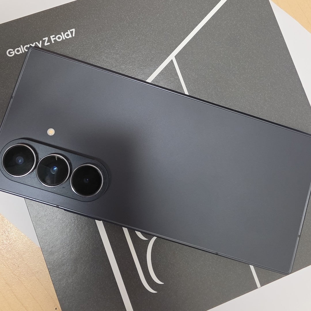CELULAR SAMSUNG GALAXY Z FOLD7 SM-F966B (2025) 1 TB 16 GB RAM (SEMINUEVO)