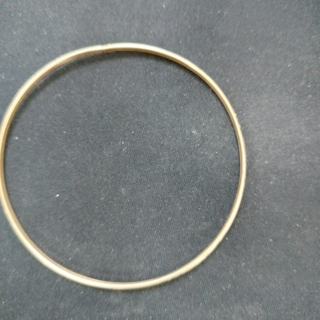 PULSERA RIGIDA ORO 10 K 3.4 GRMS (SEMINUEVO)
