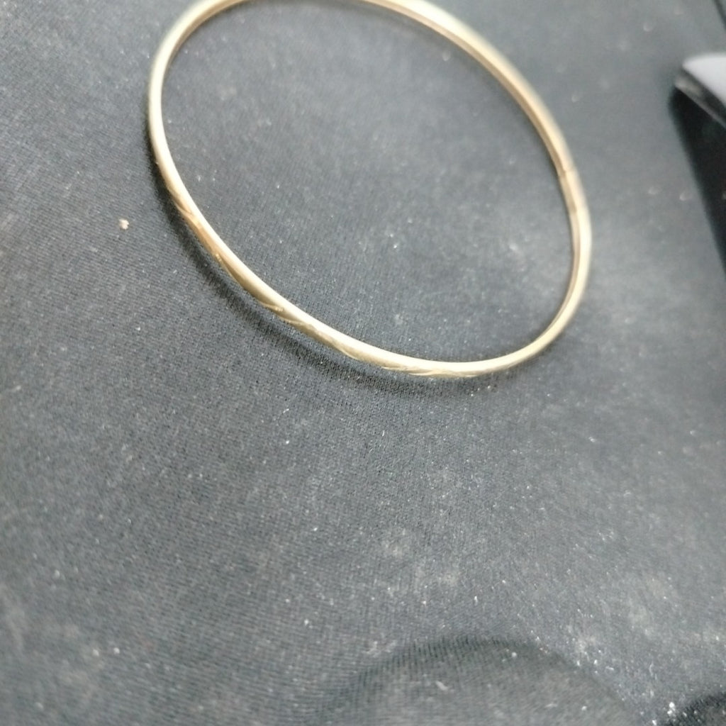 PULSERA RIGIDA ORO 10 K 3.3 GRMS (SEMINUEVO)