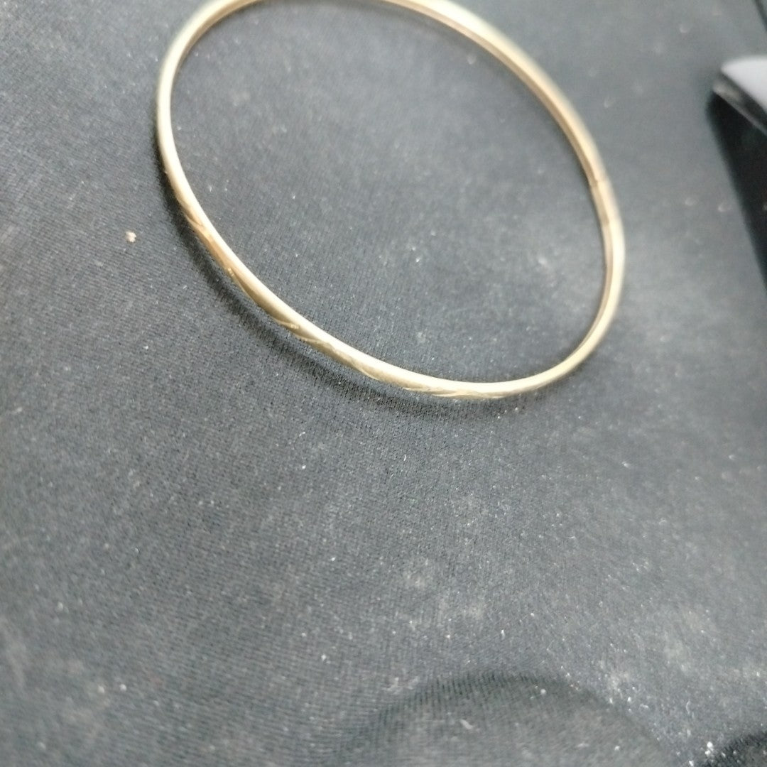 PULSERA RIGIDA ORO 10 K 3.3 GRMS (SEMINUEVO)