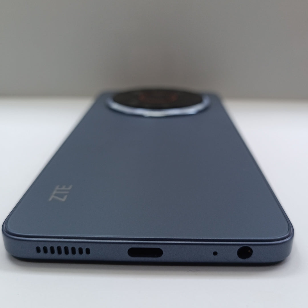 CELULAR ZTE BLADE V70 MAX Z2467 (2025) 256 GB 4 GB RAM (SEMINUEVO)