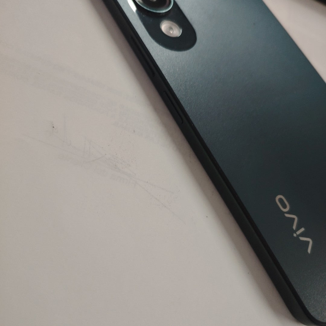 CELULAR VIVO Y04 V2430 (2025) 256 GB 4 GB RAM (SEMINUEVO)