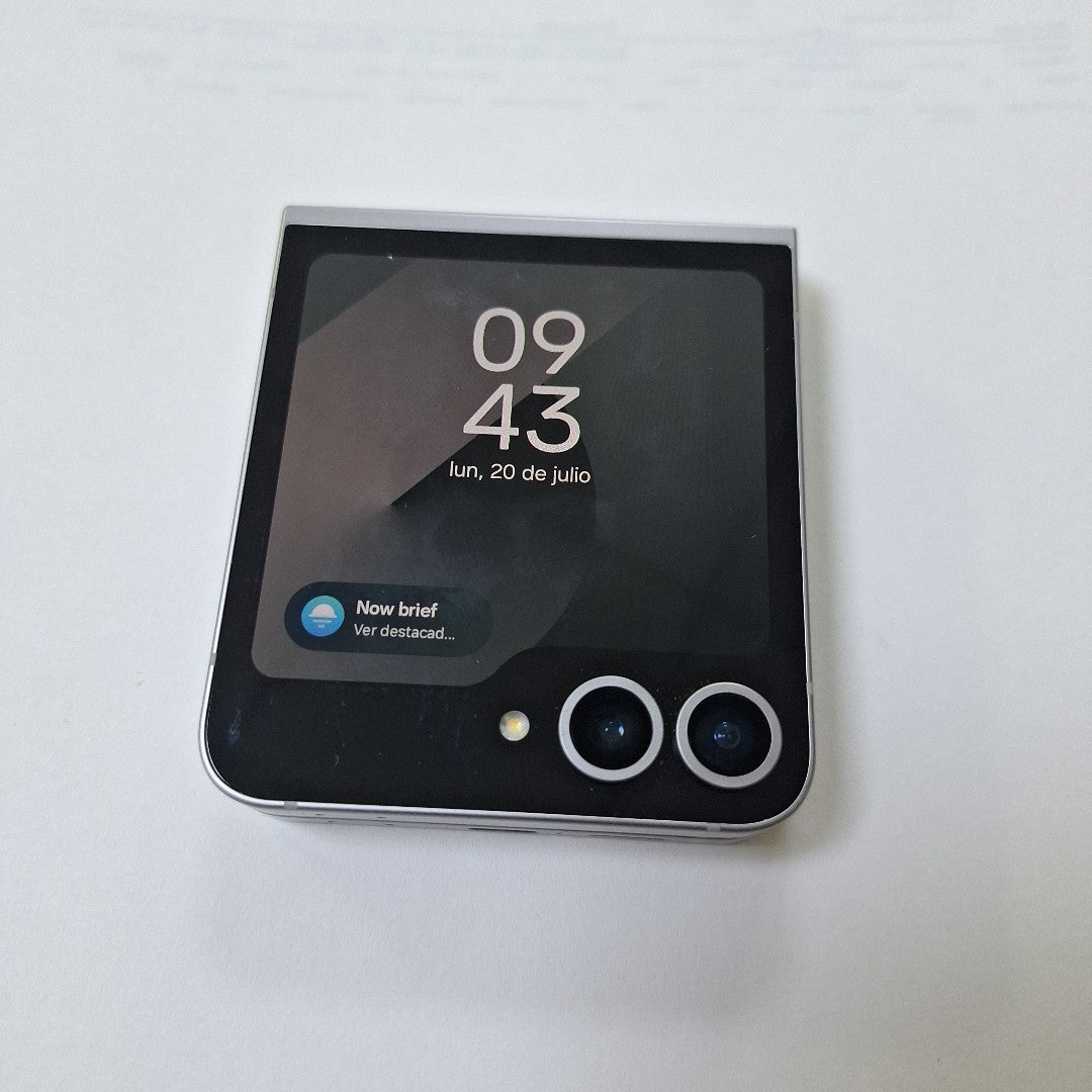 CELULAR SAMSUNG GALAXY Z FLIP6 SM-F741B (2024) 512 GB 12 GB RAM (SEMINUEVO)