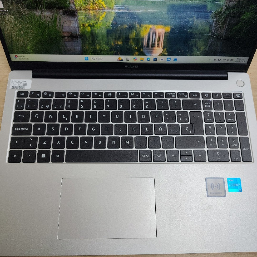 LAPTOP HUAWEI MATEBOOK D16 MCLF-X (2024) 512 GB SSD 8 GB RAM (SEMINUEVO)