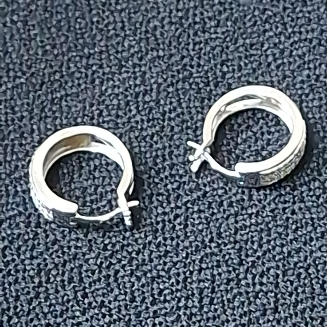 ARRACADAS PAR ORO BLANCO 10 K 3.6 GRMS (SEMINUEVO)
