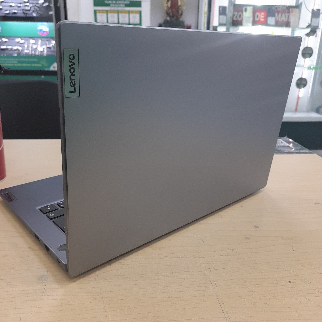 LAPTOP LENOVO V14 G4 AMN (2025) 512 GB SSD 16 GB RAM (SEMINUEVO)