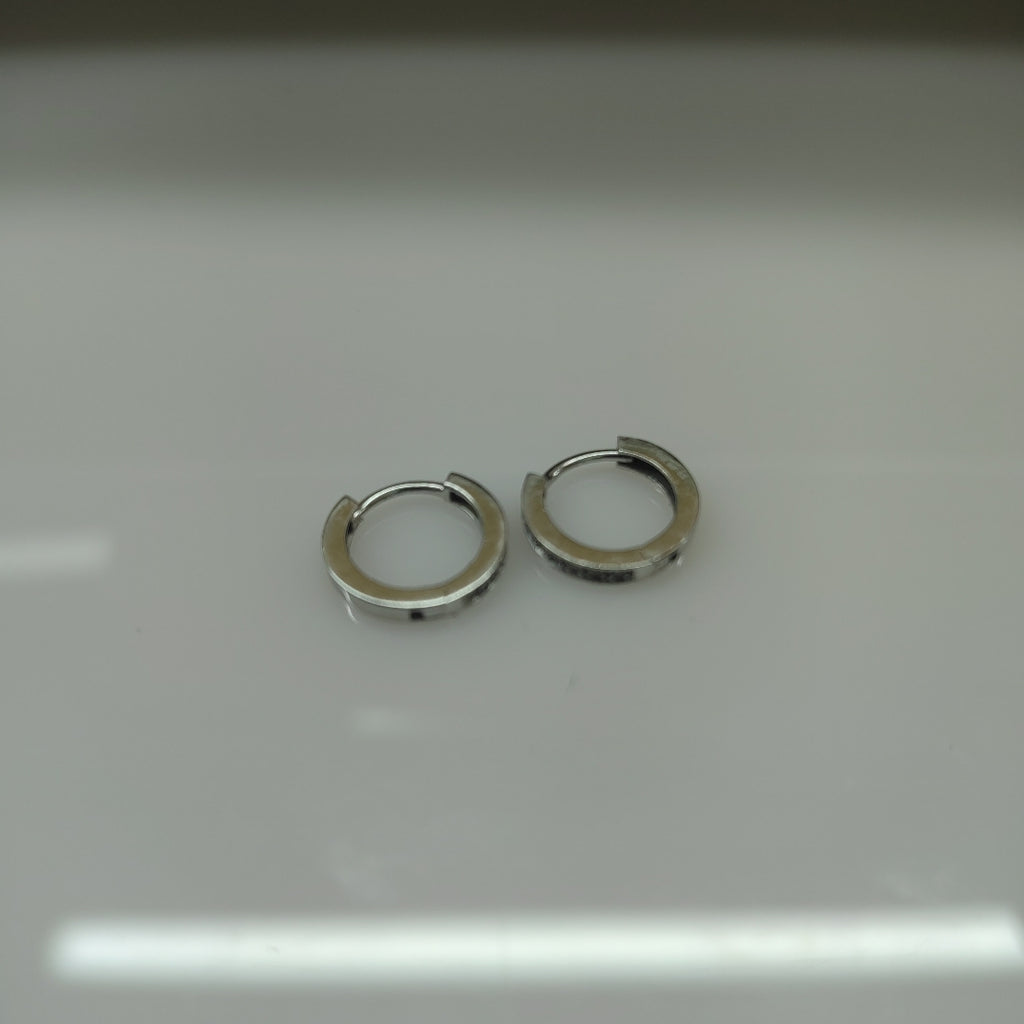 ARRACADAS PAR ORO BLANCO 14 K 1.6 GRMS (SEMINUEVO)