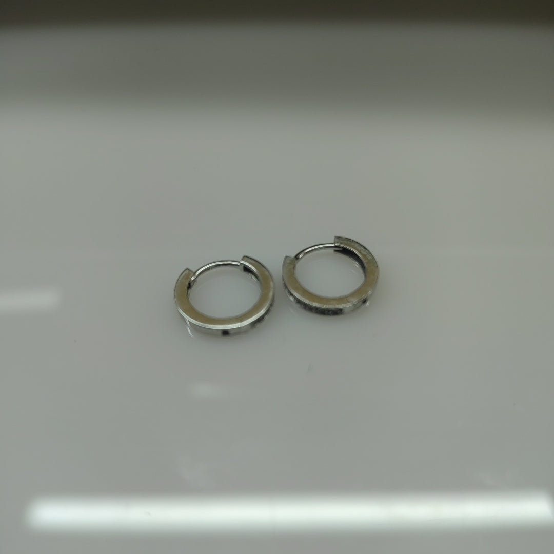 ARRACADAS PAR ORO BLANCO 14 K 1.6 GRMS (SEMINUEVO)