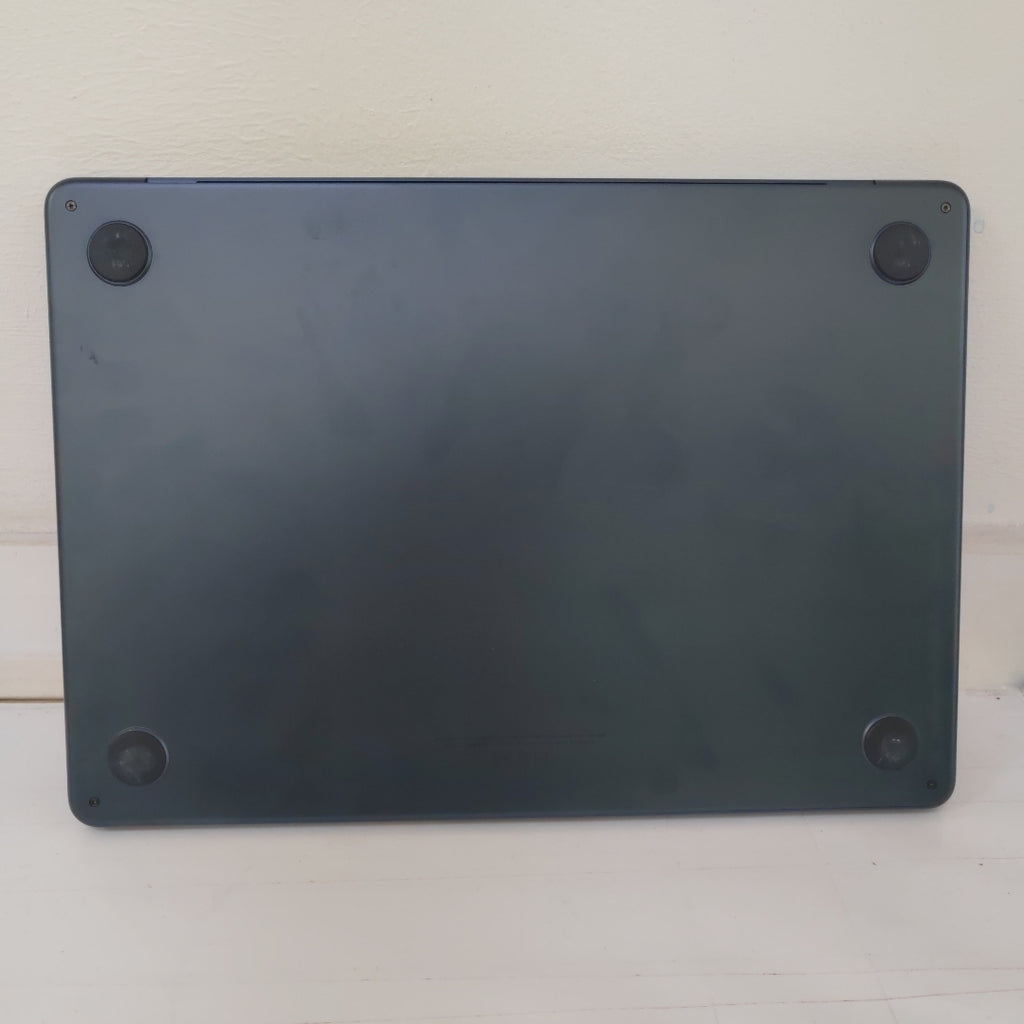 LAPTOP APPLE MACBOOK AIR 13" 2022 3.49 A2681 (8 CPU/8 GPU) 256 GB SSD 8 GB RAM (SEMINUEVO)