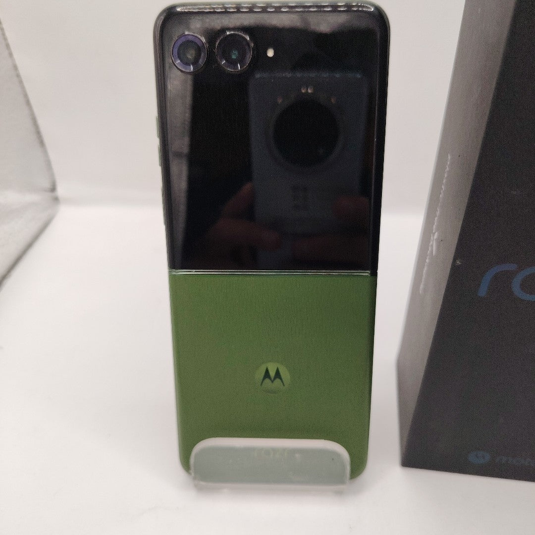 CELULAR MOTOROLA RAZR 50 ULTRA XT2451-3 (2024) 512 GB 12 GB RAM (SEMINUEVO)