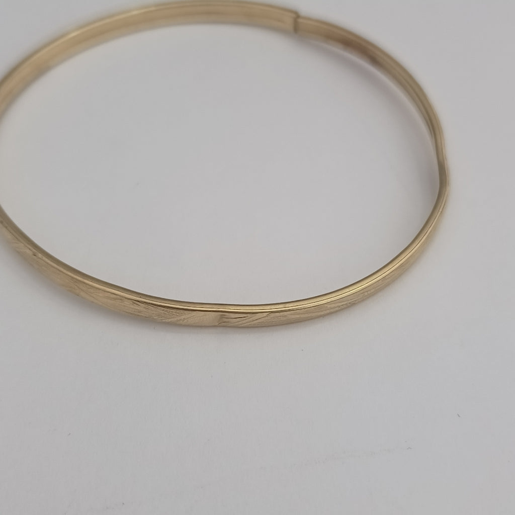 PULSERA RIGIDA ORO 10 K 5.1 GRMS (SEMINUEVO)