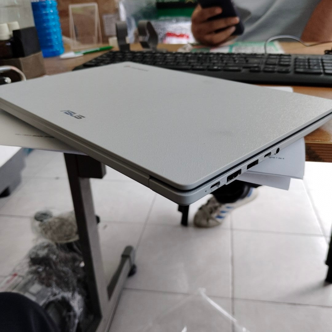 LAPTOP ASUS CROMEBOOK CX1405CTA C8G128-C1 (2025) 128 GB 8 GB RAM (SEMINUEVO)