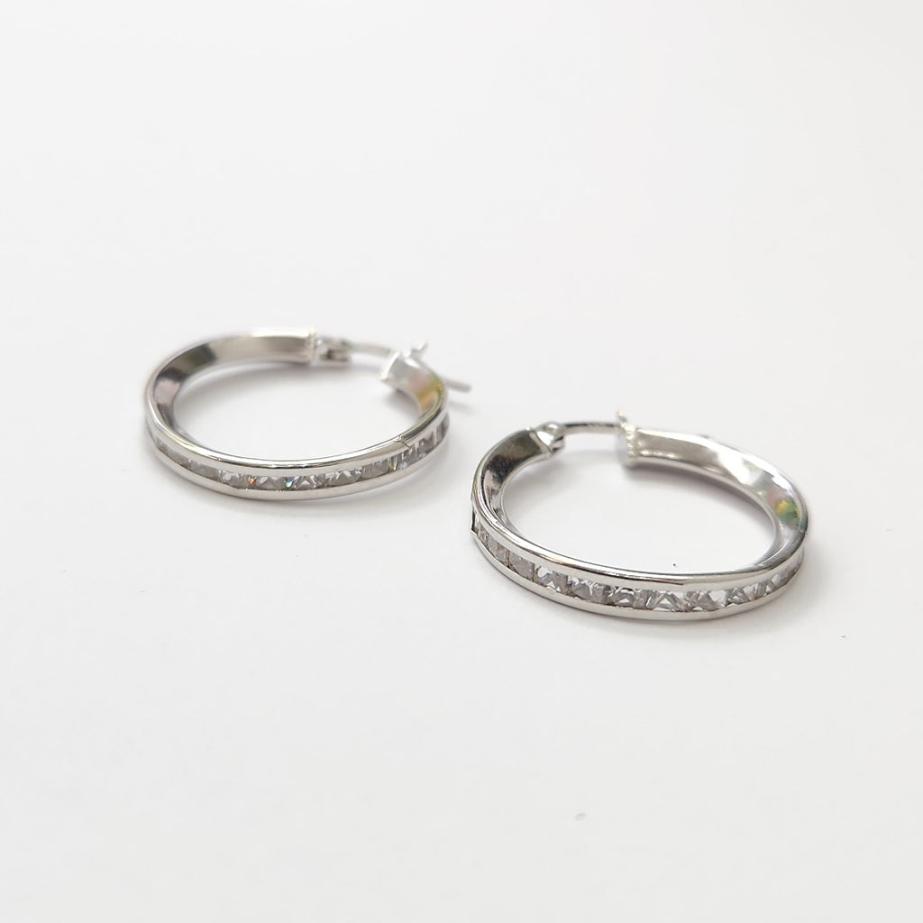 ARRACADAS PAR ORO BLANCO 14 K 2.9 GRMS (SEMINUEVO)