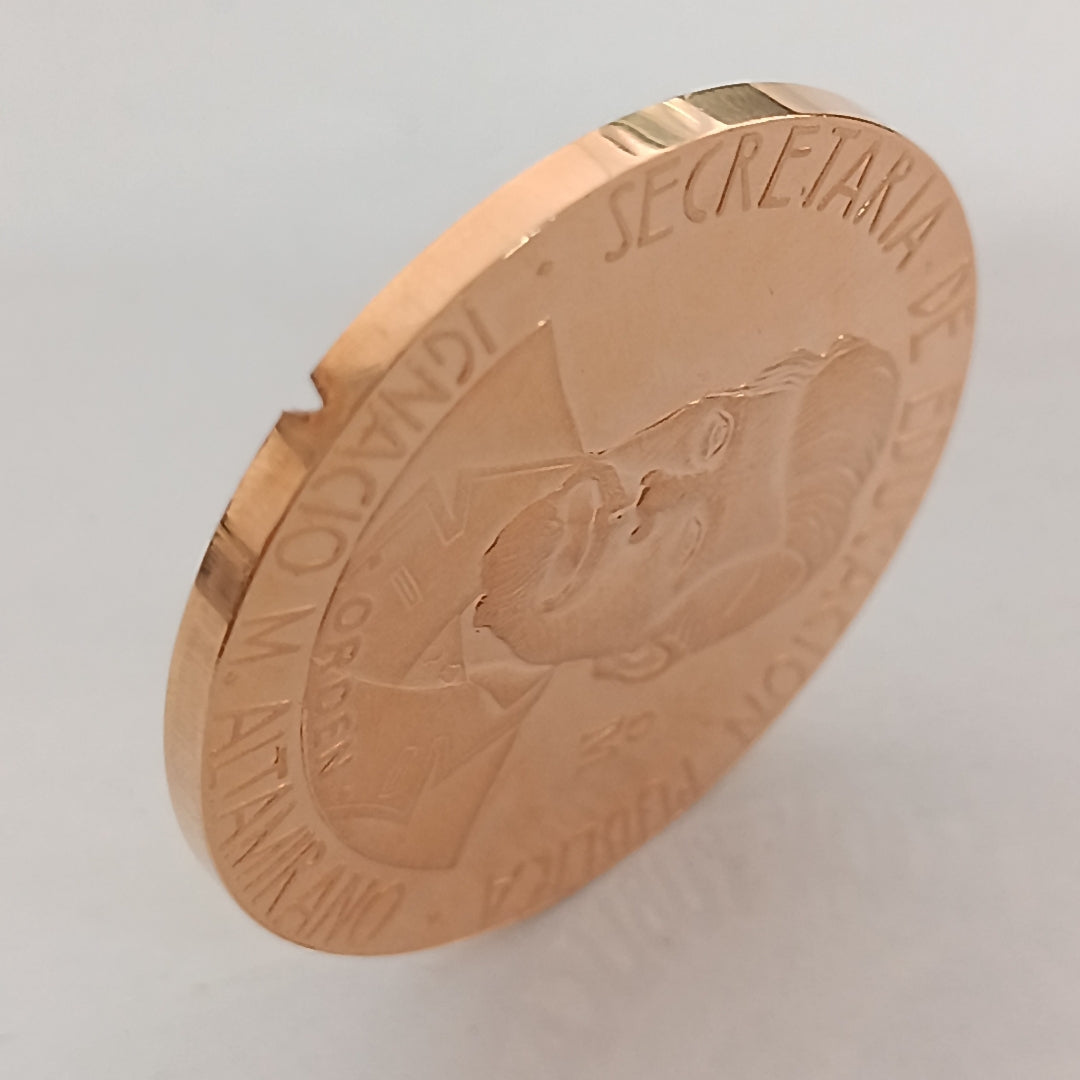 MEDALLA CONMEMORATIVA ORO 21 K 42 GRMS (SEMINUEVO)