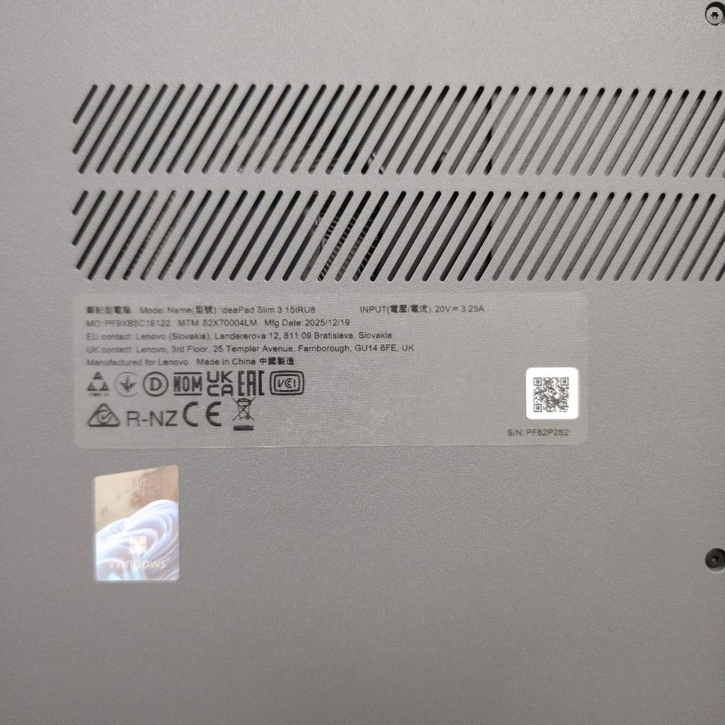 LAPTOP LENOVO IDEAPAD SLIM 3 15IRU8 (2025) 512 GB SSD 8 GB RAM (SEMINUEVO)