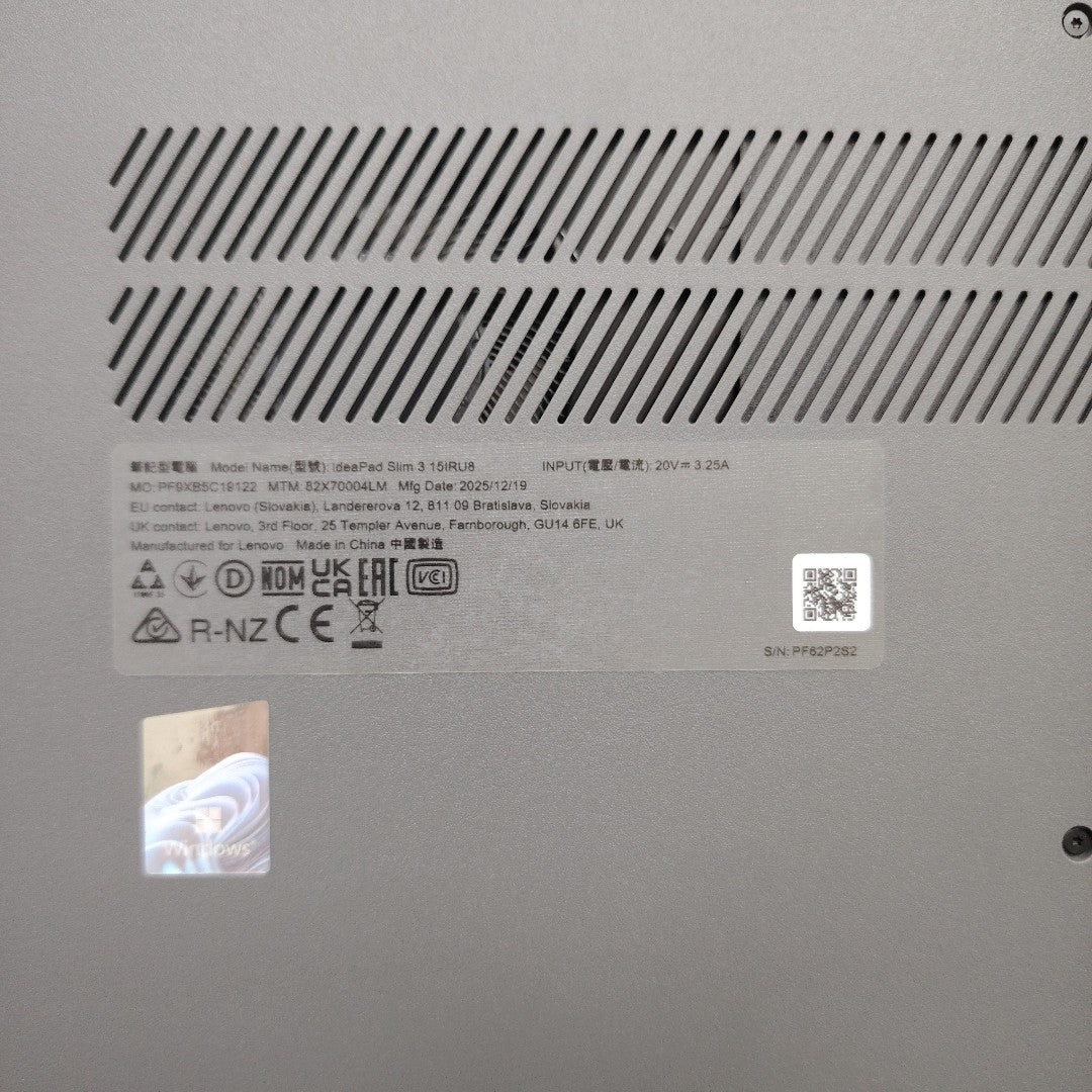 LAPTOP LENOVO IDEAPAD SLIM 3 15IRU8 (2025) 512 GB SSD 8 GB RAM (SEMINUEVO)
