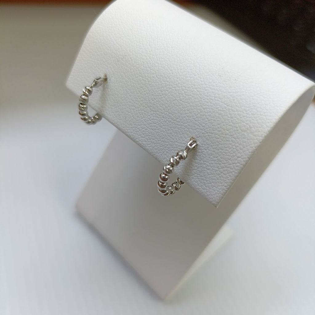 ARRACADAS PAR ORO BLANCO 14 K 1.4 GRMS (SEMINUEVO)