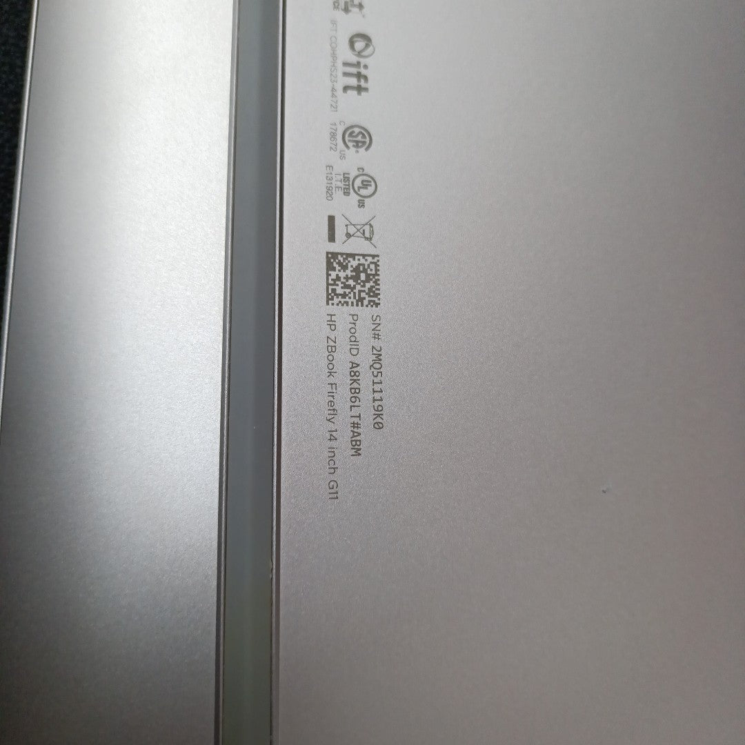 LAPTOP HP ZBOOK FIREFLY 14 G11 (2024) 512 GB SSD 16 GB RAM (SEMINUEVO)