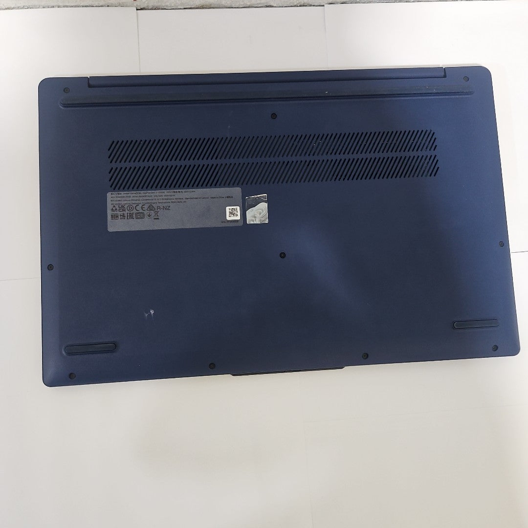 LAPTOP LENOVO IDEAPAD SLIM 3 15IAN8 (2024) 256 GB SSD 8 GB RAM (SEMINUEVO)