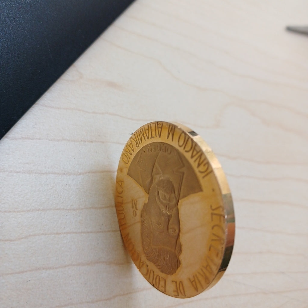 MEDALLA CONMEMORATIVA ORO 21 K 42,00 GRMS (SEMINUEVO)