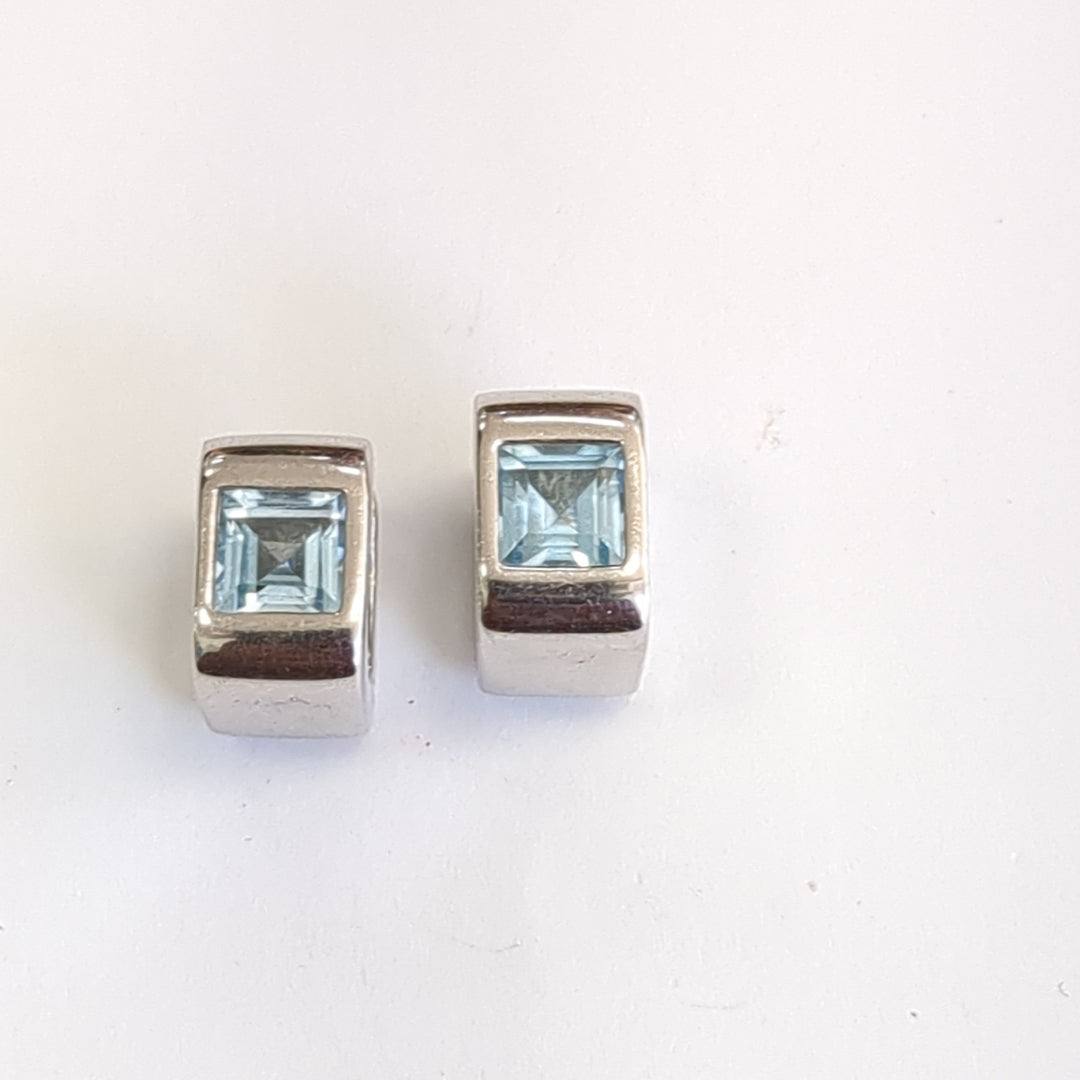 ARRACADAS PAR ORO BLANCO 14 K 7,00 GRMS (SEMINUEVO)