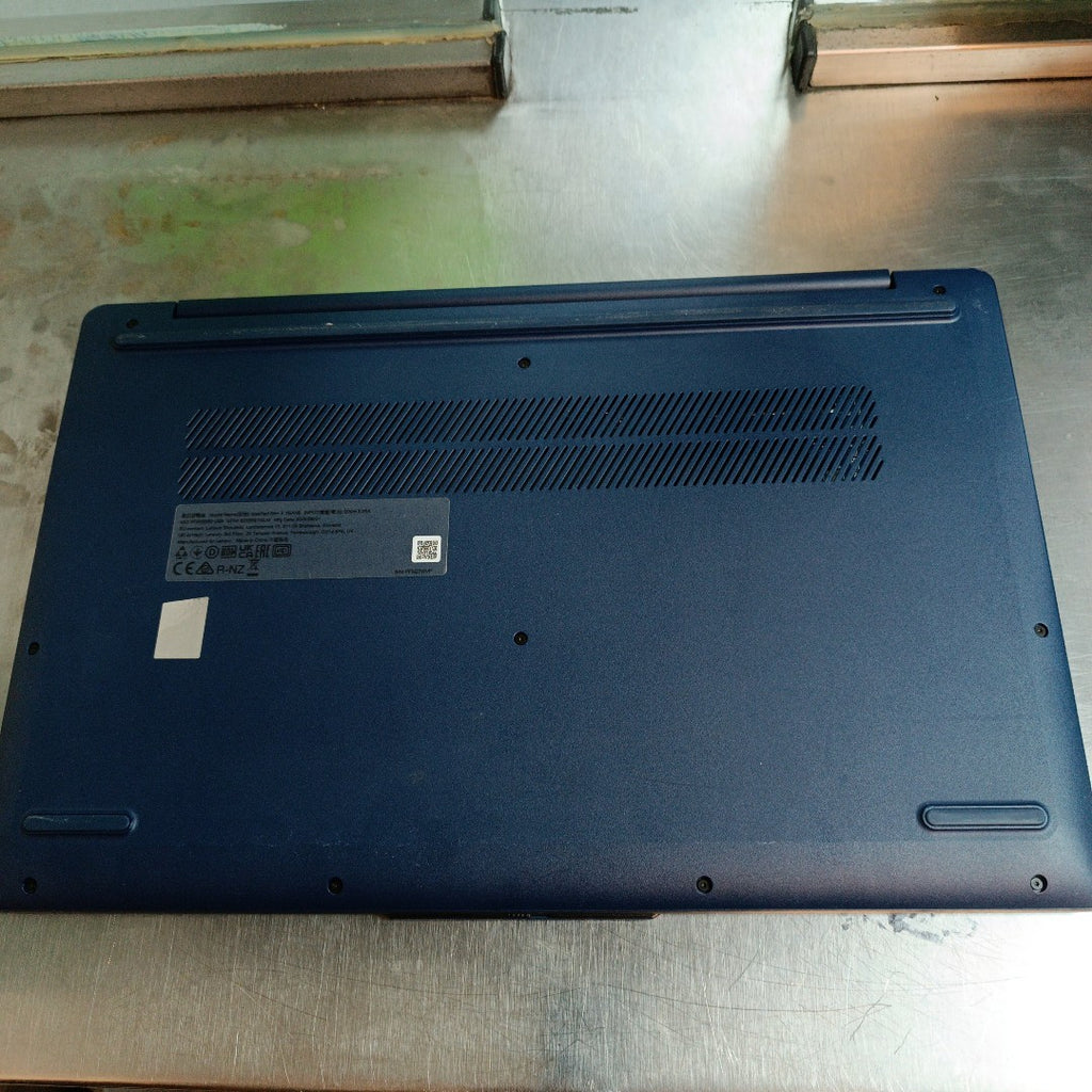 LAPTOP LENOVO IDEAPAD SLIM 3 15IAN8 (2024) 256 GB SSD 8 GB RAM (SEMINUEVO)